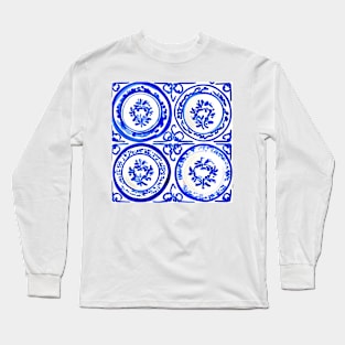 Blue and white plates Long Sleeve T-Shirt